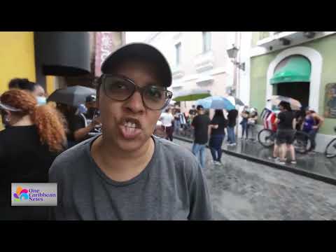 Thousands of Teachers in Old San Juan Protest to Make Changes in Pay and Poor Conditions